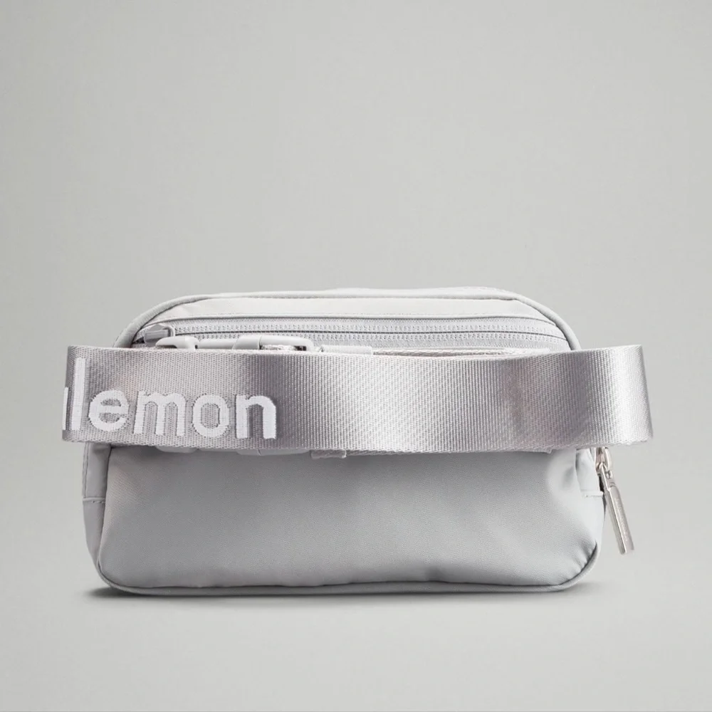 NWT 🍋 Lululemon Silver Drop Logo Everywhere Belt Bag 1L